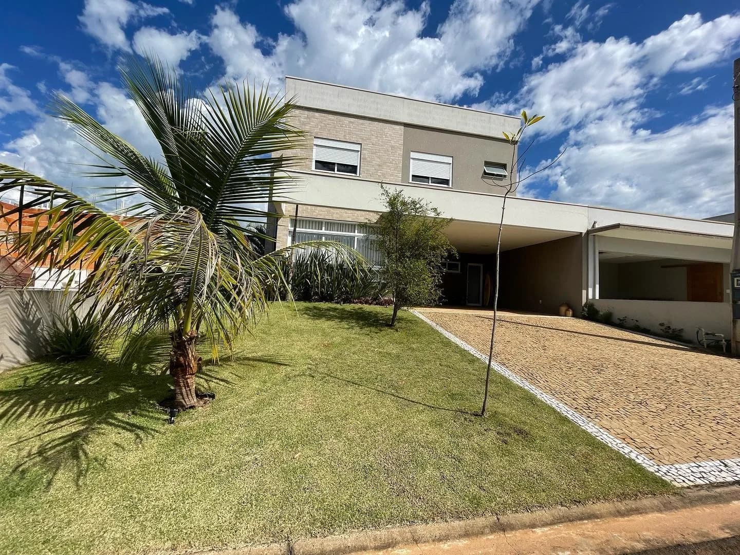 Um Sobrado Charmoso, Com Verde Ao Redor e Espaço Para Viver No Vila Guedes
