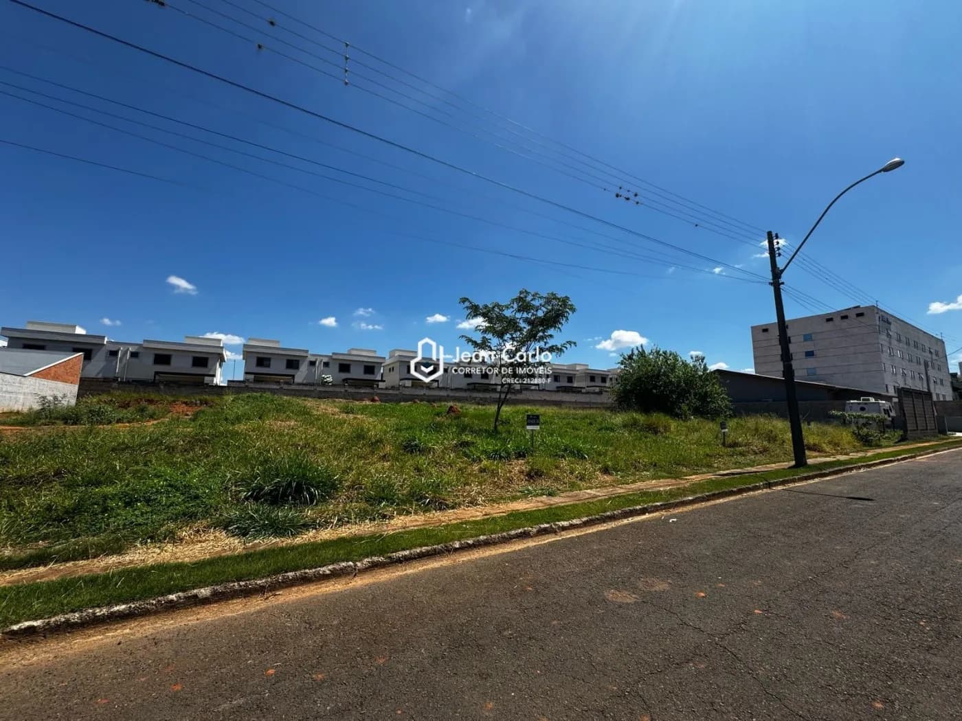 Terreno em Condomínio para Venda em Jaguariúna / SP no bairro Estância das Flores
