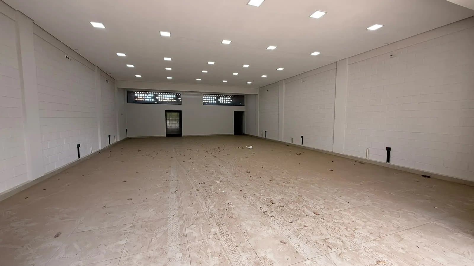 Imóvel Comercial Com 400 M² Para Locação Ou Venda Na Avenida Maranhão