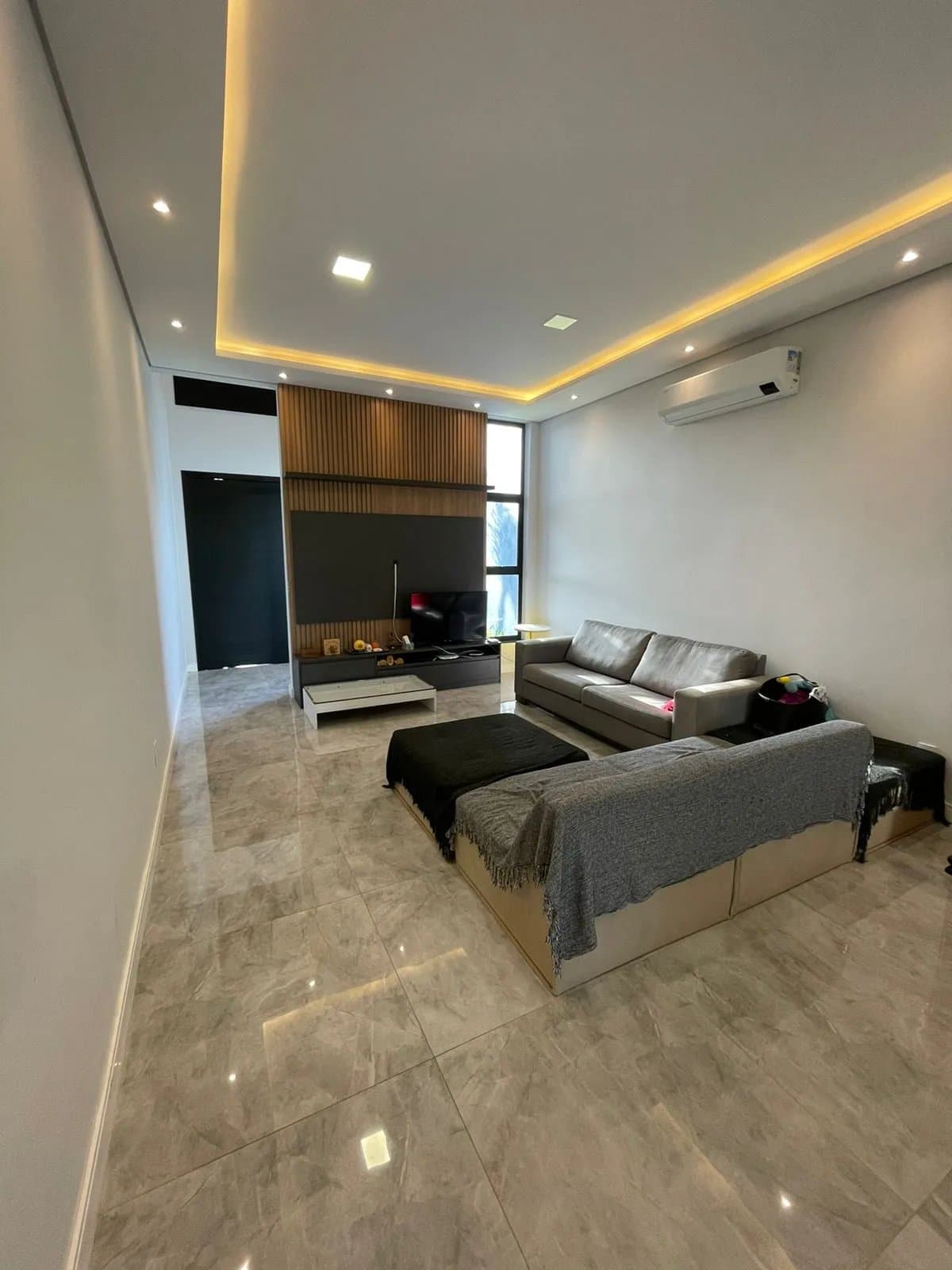 Casa À Venda No Vila Guedes Com 3 Quartos, 2 Suítes e Energia Fotovoltaica